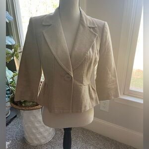 Nygard Collection woman’s Linen cropped suit jacket in Sz 4 in gently used cond